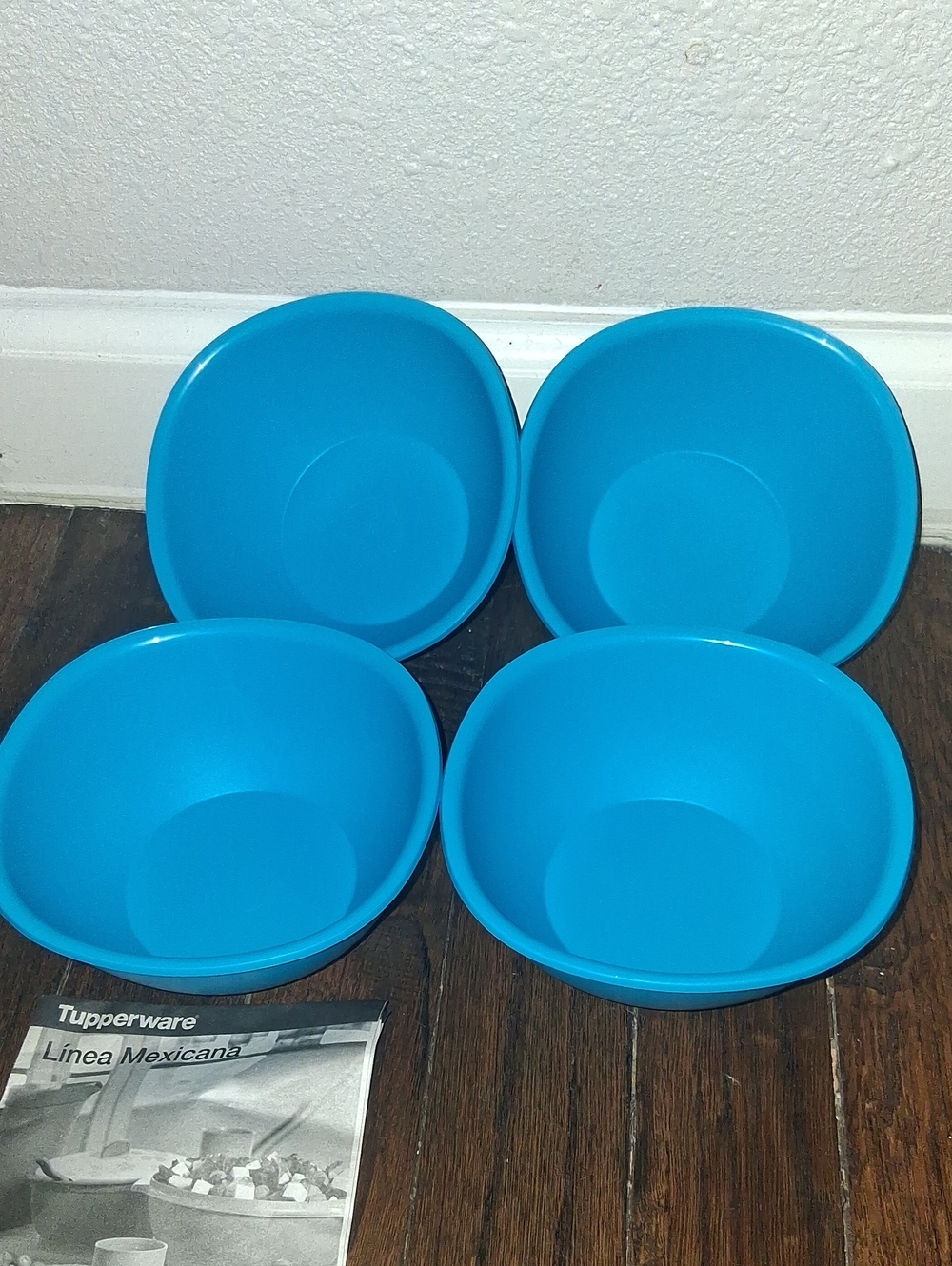 Tupperware Bright Turquoise Serving Bowls - Set of 4 NEW